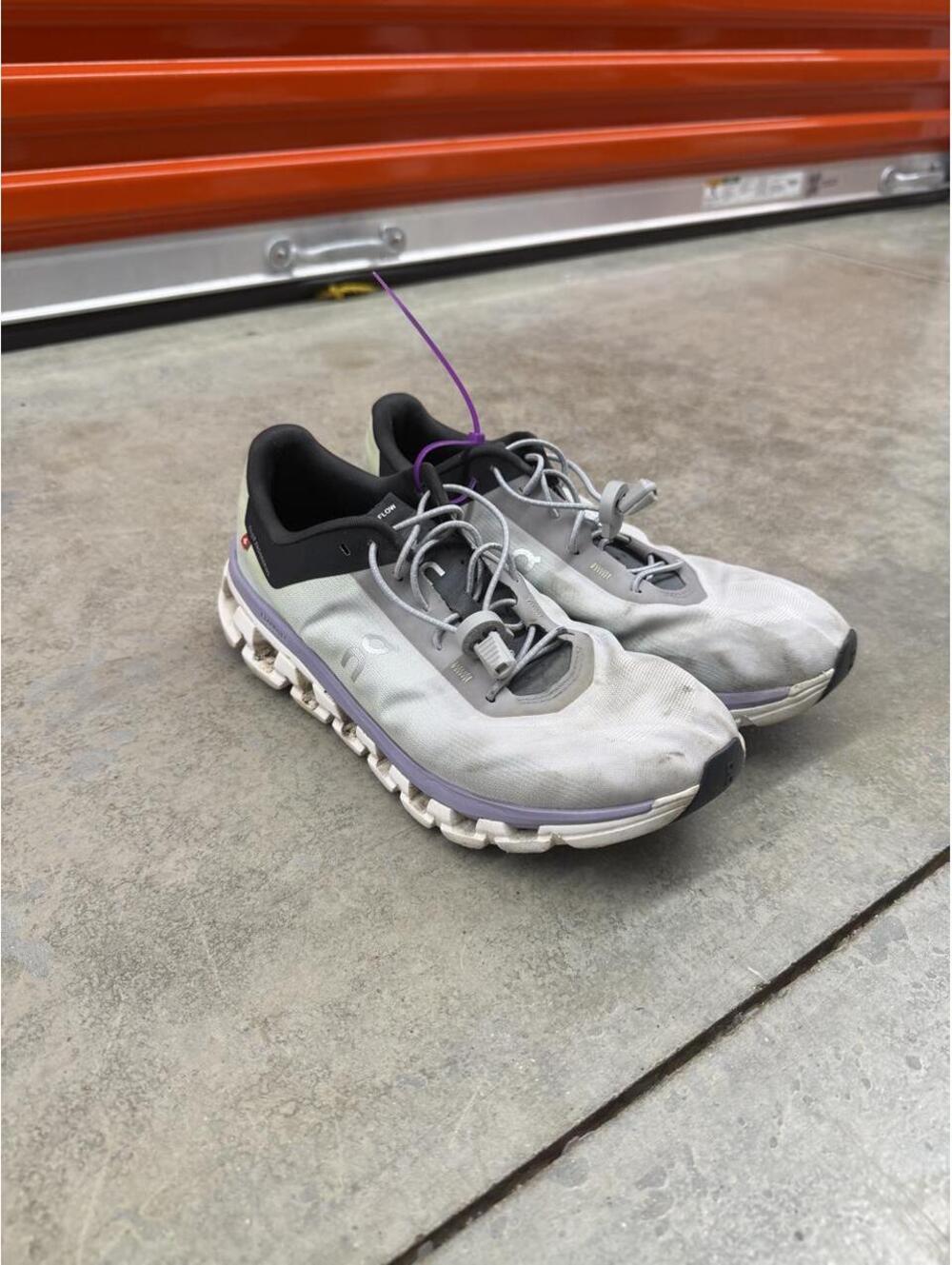 On running cloudflow 4 fade wisteria running gym shoes size 10 WOMENS